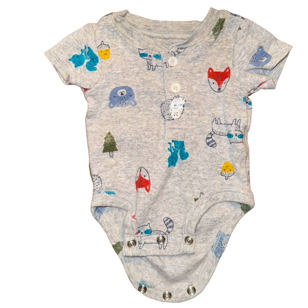 Babies’ Carter’s Gray/Grey Short Sleeve Henley Onesie With Snap Closure. Size NB